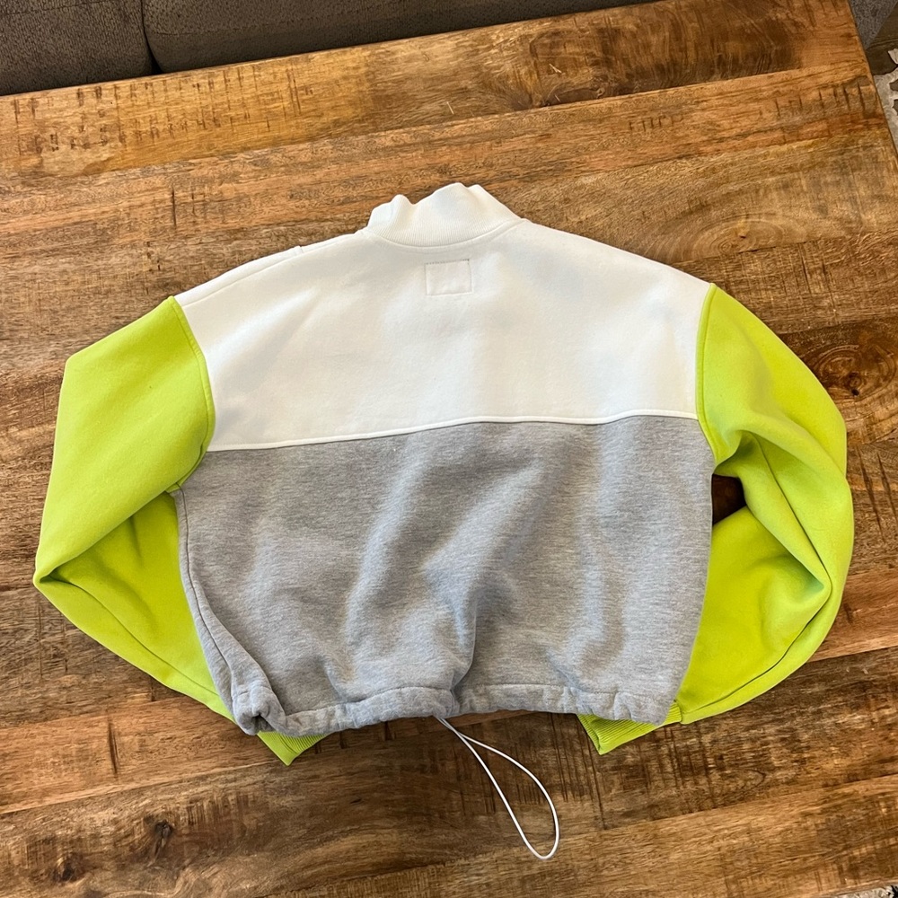 VICI athletic pullover - Picture 5 of 6